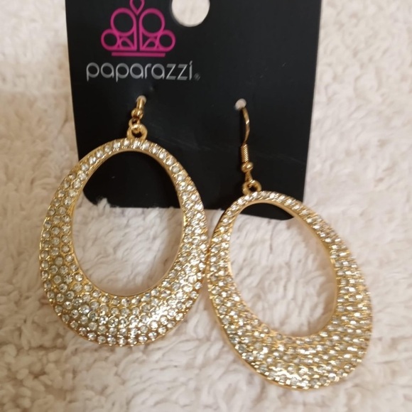 STORYBOOK BRIDE - GOLD EARRINGS. NEW - Picture 1 of 3